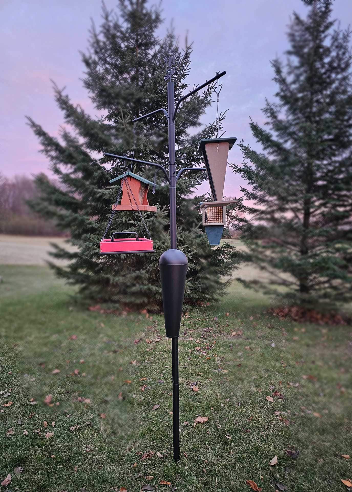 Birdfy pole with baffle and 4 feeders hanging from it